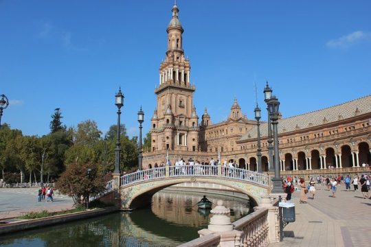 Seville Quick Overview: Highlights Walking Tour with Local Guide