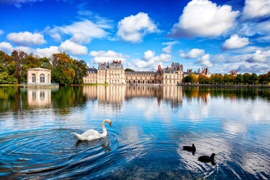 Fontainebleau and Vaux Le Vicomte Private Day Tour from Paris