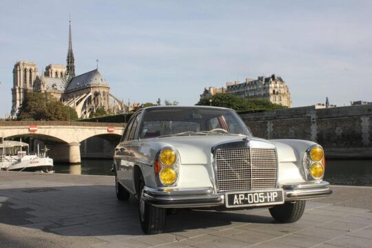 Private Paris guided Tour by classic 1970 Mercedes S Class