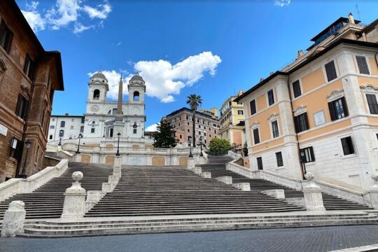 Rome Sightseeing at Sunrise Semi-Private Walking Tour | with Private Option