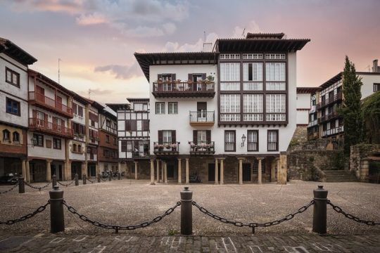 Private Tour in Hondarribia with Beer or Wine