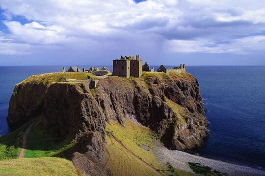 Scottish Castles Glamis and Dunnottar Italian Tour Guide