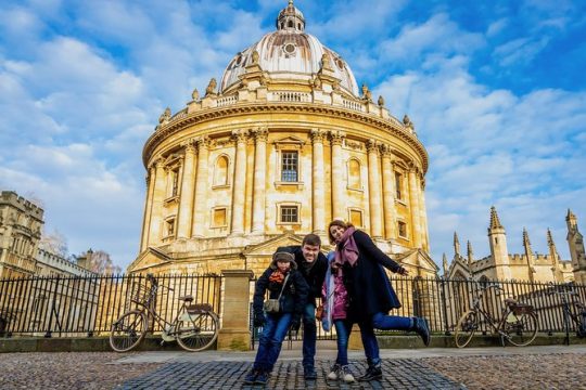 Oxford Private Day Trip from London – Colleges, History & British Lunch included