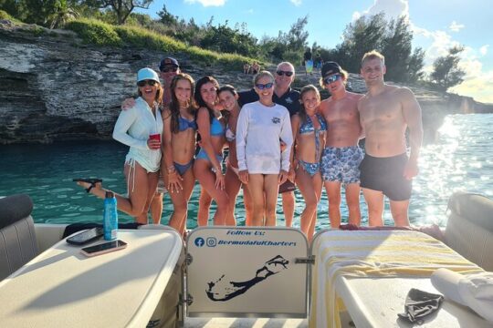 Bermuda Private Boat Charter: Snorkel, Cliff Jumping & Sightseeing
