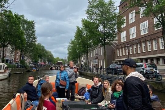 Visit Amsterdam by Boat with a French Guide