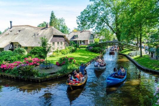 Giethoorn Day Private Tour