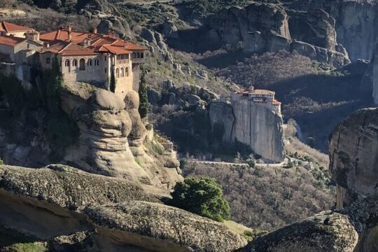 Local Agency - 1 day by Train Thessaloniki to Meteora in English or Spanish