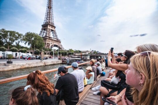 Seine River Boat Sightseeing tickets with Audioguide