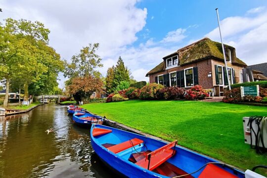 Giethoorn, Afsluitdijk, Zaanse Schans Day Tour Mini VIP Bus Incl. Hotel Pick Up