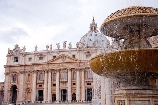 Vatican Museums Tour with Sistine Chapel and St. Petra
