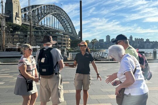 NEW!Sydney Tour with Rocks Walking Tour & bus around city & Bondi