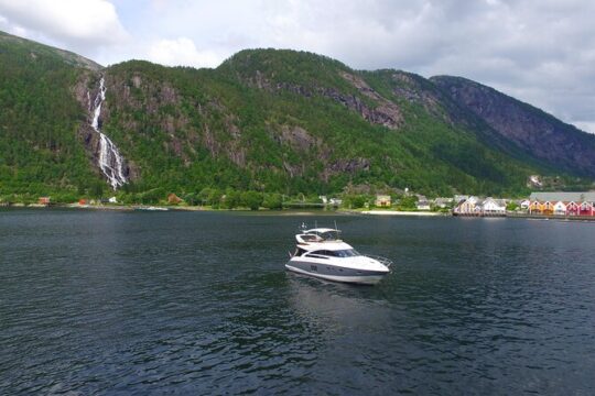 Private cruise - Fjord and waterfalls cruise to Modal- Mostraumen