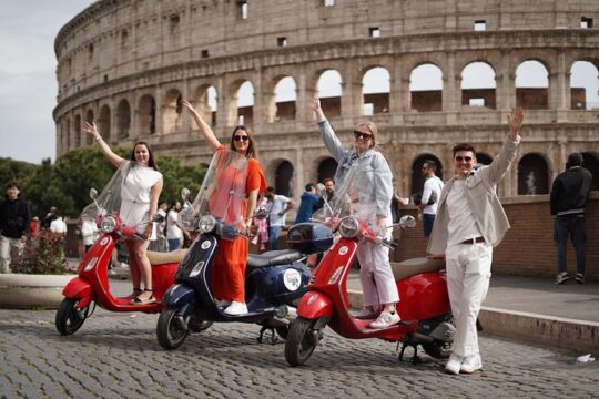 Vespa-Tiramisu Tour in Rome with Professional Photographer