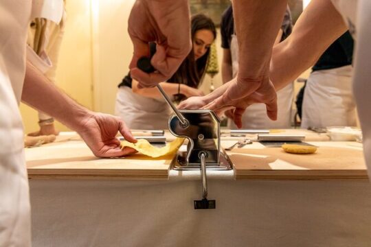 Cesarine: Pasta Class with tasting at Local's Home in Rome