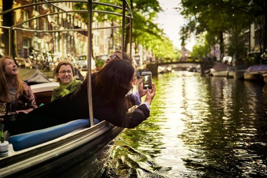 Amsterdam Private Canal Cruise with Live Guide and Drinks