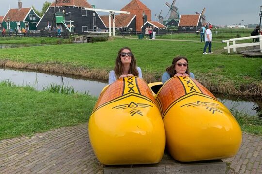 Private tour to the Zaanse Windmills and Giethoorn from Amsterdam
