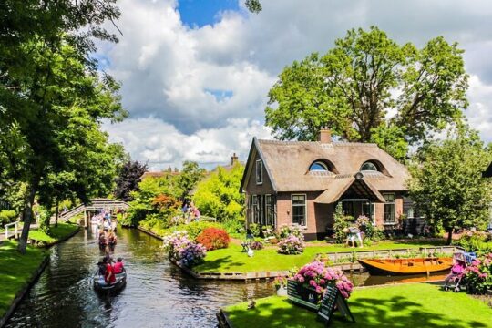 Giethoorn Private Tour, comfortable & luxurious From Amsterdam!