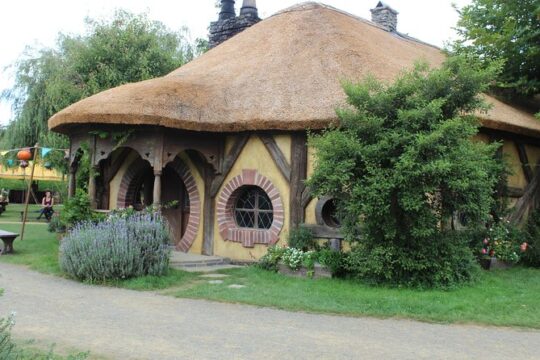 Hobbiton Afternoon Tour in Luxury Minibus from Auckland to Auckland