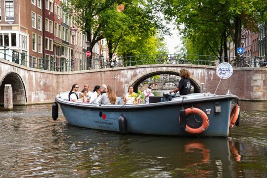 Amsterdam Canal Cruise with Dutch Pancakes and Drinks