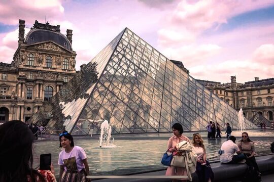 Skip the Line Louvre Museum Ticket with Guided Tour