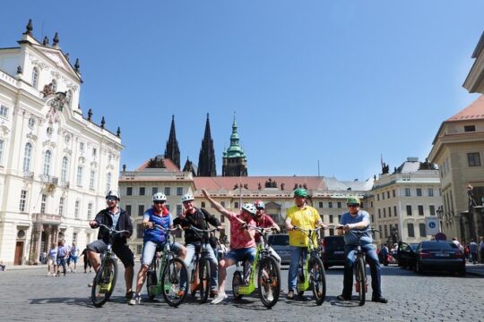 Live-Guided 180 min Glorious e-Scooter and eBike tour