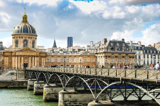 Seine River Walking Tour with Optional Musée d'Orsay and Cruise