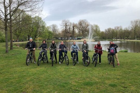 Visit Amsterdam by Bike in a Small Group in Spanish