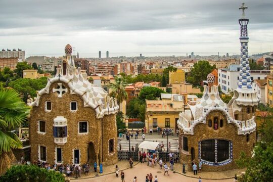 Barcelona: Reserved Group Entrance to Park Güell with Audio Guide