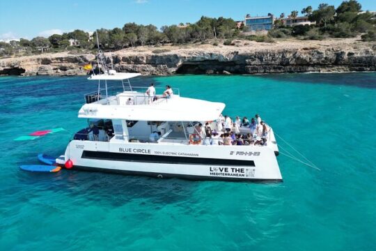 Exclusive catamaran cruise through the bay of Palma