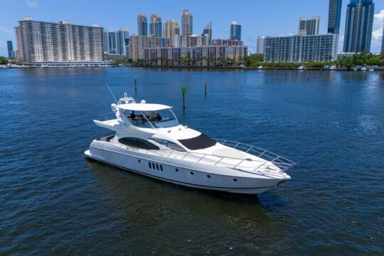 70 ft private tour in Miami, Yatch Rental 4 to 8 hours, 13 people